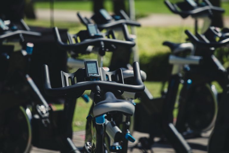 Are Outdoor Spinning Classes Better Than Virtual Classes?